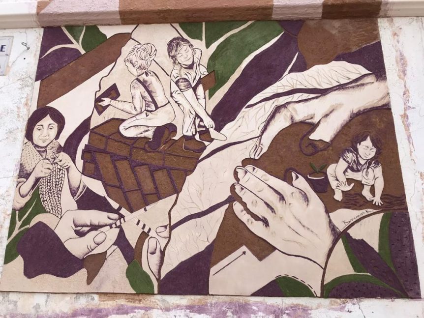 Mural con la técnica del esgrafiado